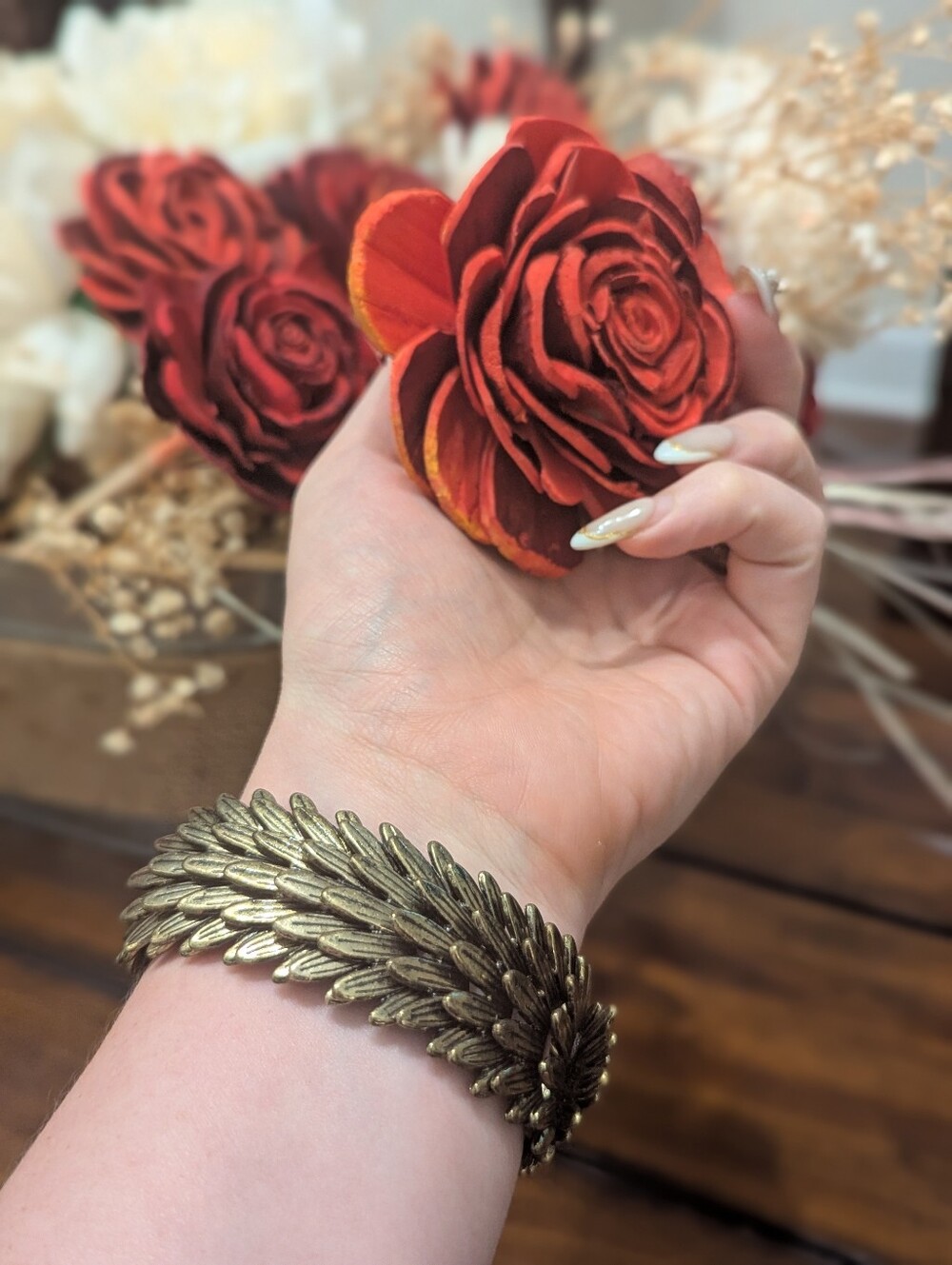 Women's Gold Leaf Link Bracelet - Elegant Statement Jewelry